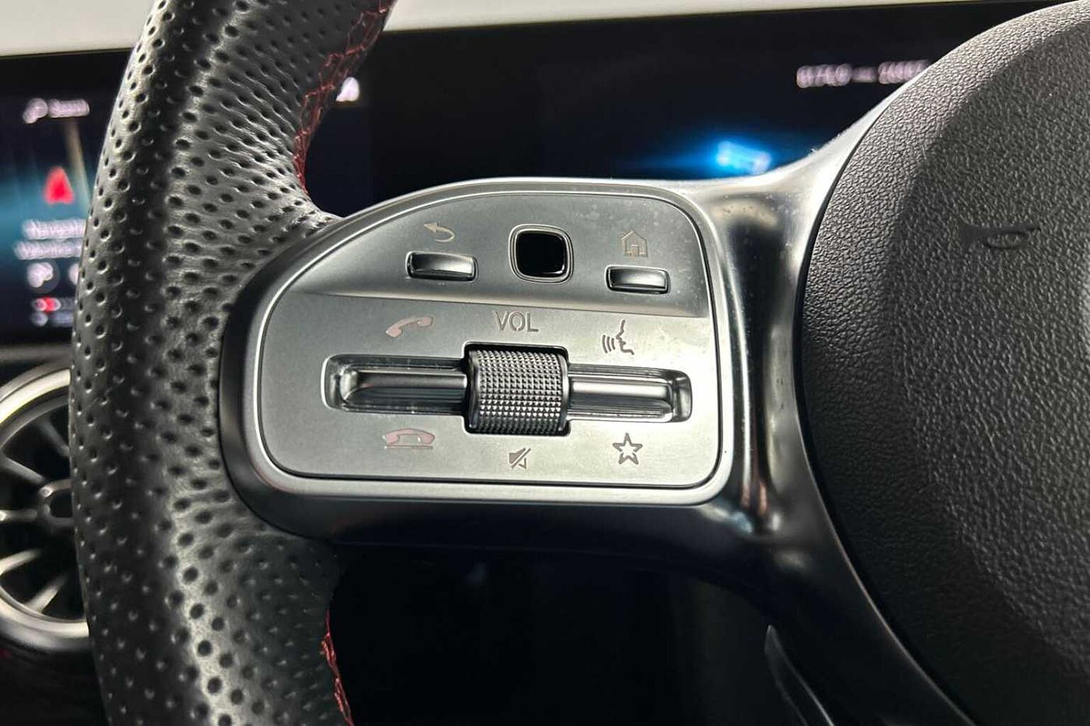 Mercedes-Benz CLA 1.3 (136ps) 180 AMG Line Executive 7G-DCT